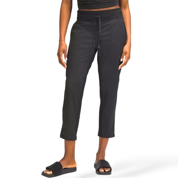 Lululemon Dance Studio Mid-Rise Elastic Waist Cropped Black Relaxed Pants Size 6 - Picture 1 of 12